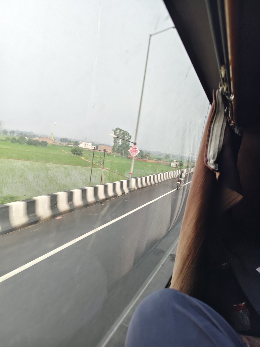 anjalisaini0099's tweet image. Again Good morning 😅😅😅
सफर इतना बड़ा हो गया बार बार नींद आए जा रही है 😂😂😂😂