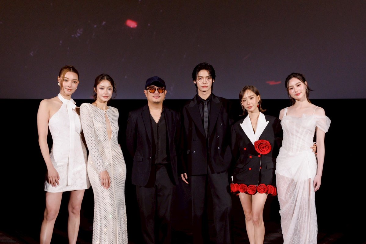 ALLNewsEXPRESS1's tweet image. สุดเข้มข้น!! “วิน-เต้ย” นำทีมเปิดปมปริศนาความเชื่อลึกลับ ดูตอนแรกซีรีส์ “บุหงาหมื่นภมร ENIGMA BLACK STAGE” แฟนๆ ลุ้นตัวเกร็ง ในงาน “บุหงาหมื่นภมร Enigma Black Stage First Screening”
📌allnewsexpress.com/45618/
#EnigmaBlackStageEP1
#EnigmaBlackStage
#winmetawin #toeyjarinporn…