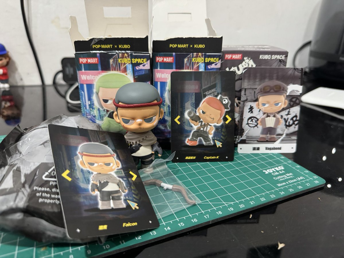 febching's tweet image. [reprice] wts take all 3 figure 205k ada yang mau?

semua sealed foil kecuali falcon hehe