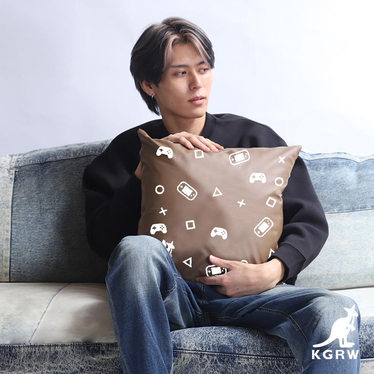 KANGOLREWARD's tweet image. 蒼宮よづりさんとのコラボアイテムが残り3時間で受注締め切りとなります🌟
受注期間外にはお買い求めいただけなくなりますのでご検討中の方はご注意ください🙀💦
詳細・ご購入はコチラ👇
kangolreward.jp/SHOP/202372/24…
#KANGOL #KANGOLREWARD #KGRW #カンゴール #蒼宮よづり
@aomiyayozuri
