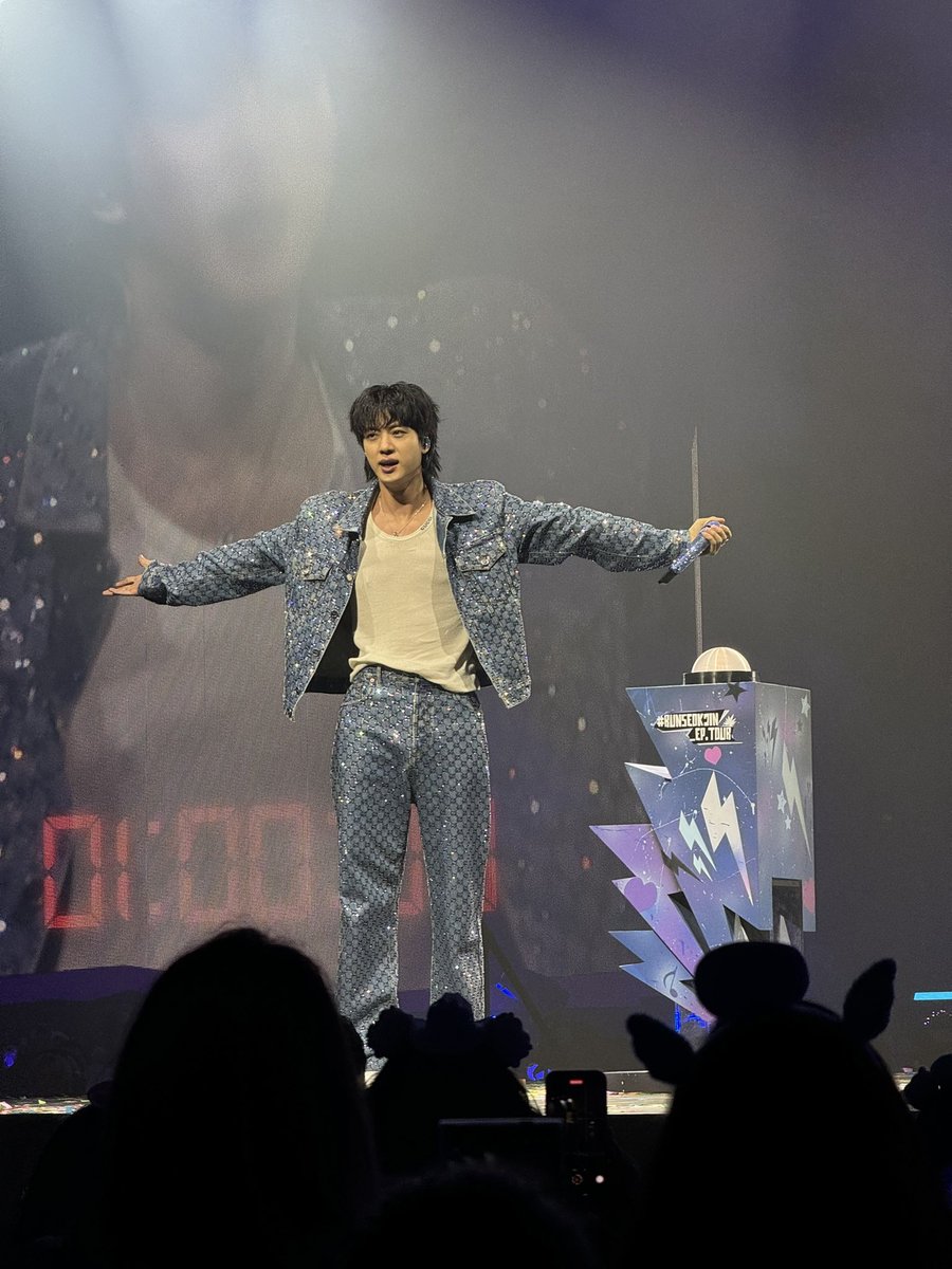 hourjinnie's tweet image. Special treats/moments each city has gotten from Jin so far
Anaheim
- forehead exposed both days
- seokjin soundcheck piano
- seokjin & RJ reunion
- Rope it Jin hip rotation with smirk and wink
- seokjin dressed in sexy officer outfit
- seokjin dressed in farmer outfit
-…