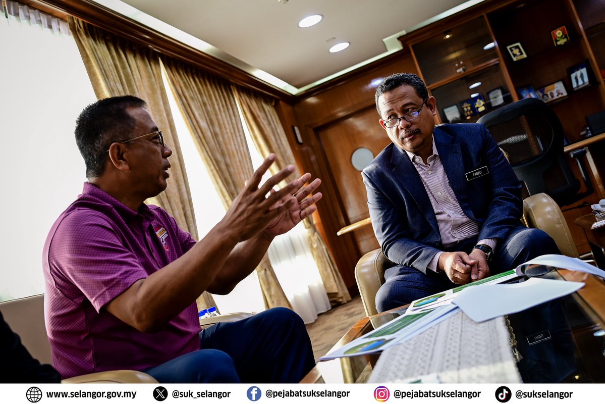 suk_selangor's tweet image. YB Dato’ Dr. Ahmad Fadzli bin Ahmad Tajuddin, Setiausaha Kerajaan Negeri Selangor hari ini menerima kunjungan hormat daripada YBrs. Encik Hairul Zaini, Pengurus Besar Kelab Golf Seri Selangor mewakili PKNS Golf Management Services Sdn. Bhd.