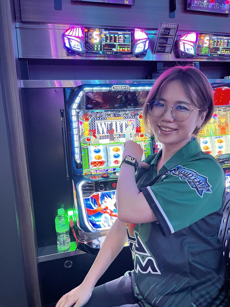 dynam_00439's tweet image. ダイナム滋賀彦根店です😉

森本レオ子(@reocopon)さん
ただいま実戦中です😍

午後のファンサービスのお時間は
14：00～を予定してます。
サイン・お写真ご希望の方は
ぜひ、ダイナム滋賀彦根店へ✨

ご来店心よりお待ちしております😌

#ダイナム　#滋賀彦根
#グランドオープン