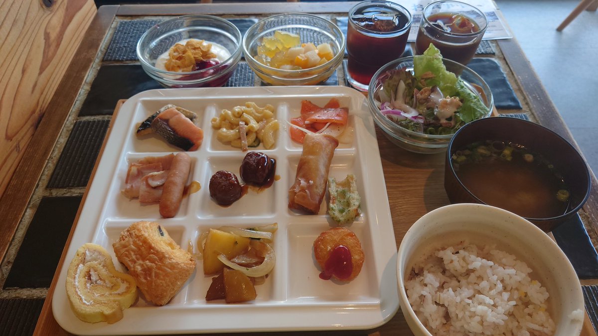 YouTube開設3周年記念におこもりステイの原点であるアパホテルの大塚に一泊❗大塚のアパホテルは初めてホテルの中でこもって過ごした思い出のある場所だったからなんだか懐かしかった😌まさに原点回帰👍朝食がどれも美味しかった😆【アパホテル山手大塚駅タワー】