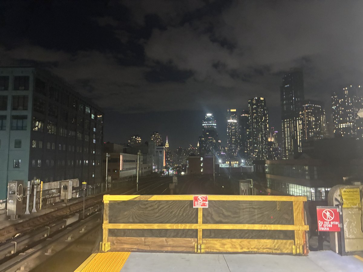 testudo1111's tweet image. sister and niece left early
ya boi test sense of direction no bueno
got off train one stop too early
stuck in manhattan trying to get across a river