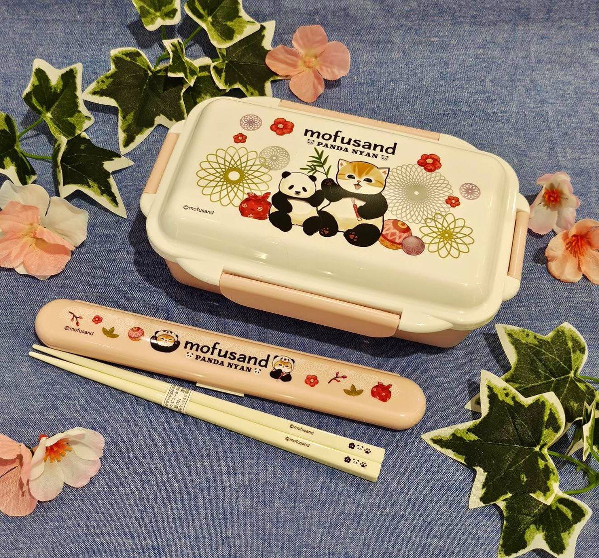 mofumofu_store's tweet image. #mofusandもふもふストア広島PARCO
⭐️新商品のご紹介⭐️
●パンダにゃん 箸セット
¥990(税込)
●パンダにゃん 4点ロック1段ランチボックス
¥1,870(税込)
ランチが楽しみになる可愛さです💖
皆様のご来店を心よりお待ちしております
#mofusand #mofusandもふもふストア