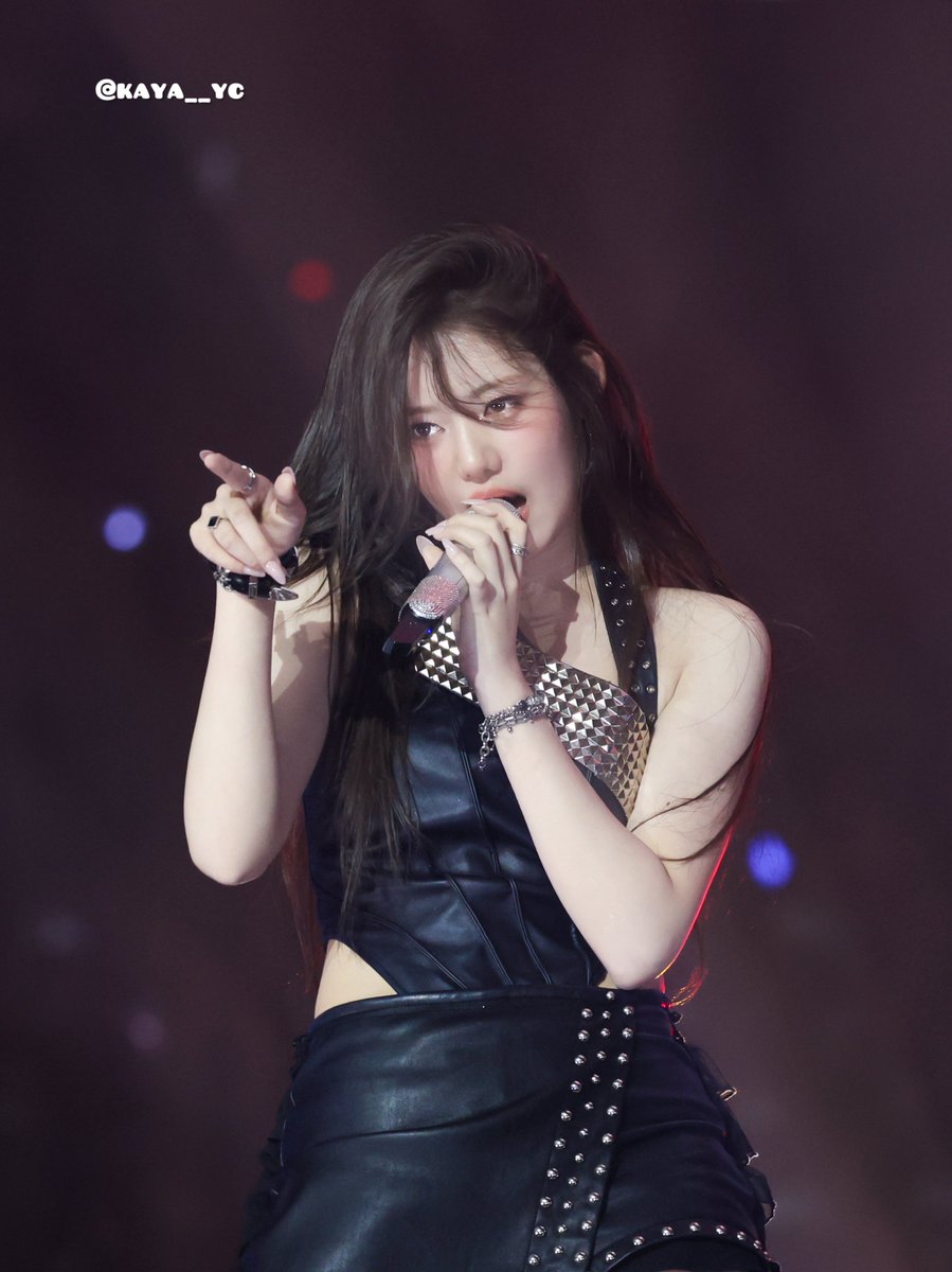 kaya__yc's tweet image. 250727 가요대전 
Queen Rora👑

 #BABYMONSTER  #Rora #로라 #ロラ