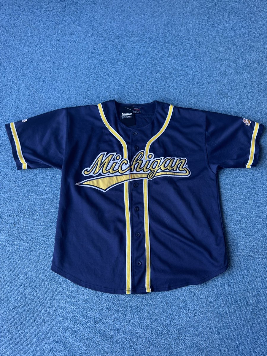 mirage029's tweet image. .
.
" Michigan "
.
ネイビーにイエローのカラーリングと言えばミシガンですねⓂ️
.
グッドカラーなアイテムを是非〜⚡️
.
大洗シーサイドステーション2階
Mirage
.
#茨城 #大洗 #古着屋
#大洗シーサイドステーション
#michigan