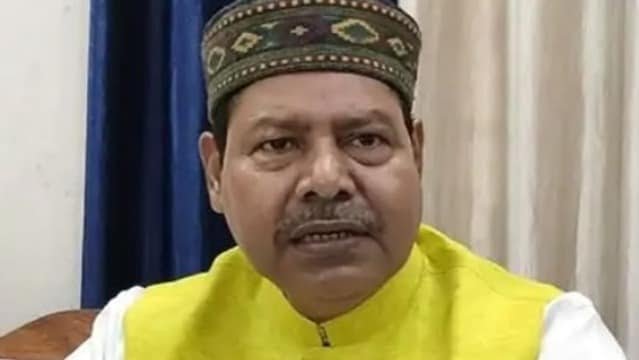 mihirg's tweet image. ये भाई वीरेंद्र हैं.. पहचान लीजिए.. वरना ये जूता से मारने की बात कहते हैं.. @yadavtejashwi जी जांच करवाइये और अगर ऑडियो सही है तो ऐसे सामंती मानसिकता के व्यक्ति को पार्टी से बाहर का रास्ता दिखाइए