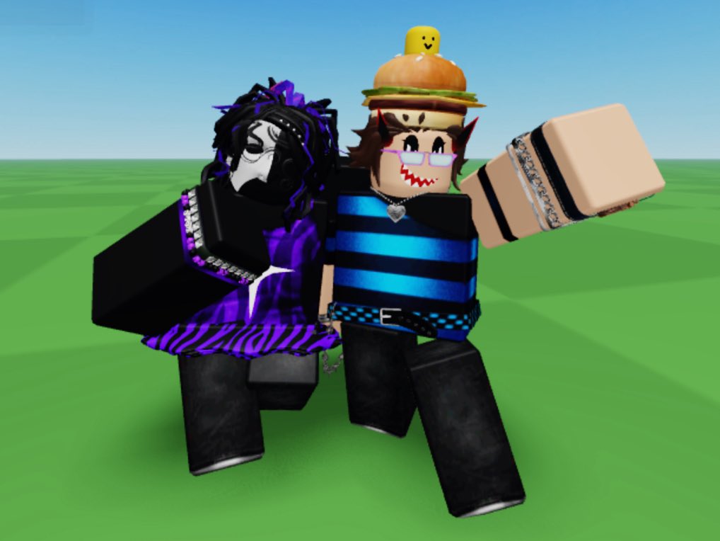 wyrm111's tweet image. Dressing up + my friends