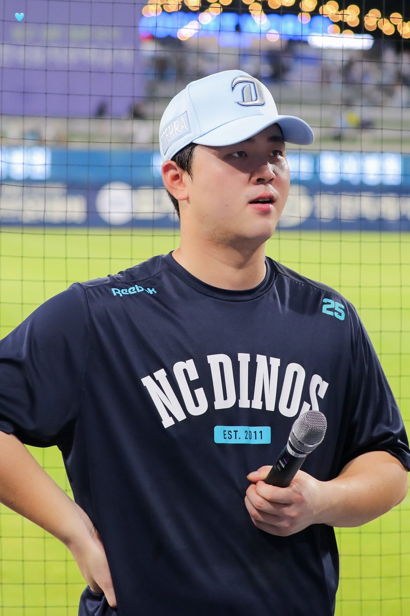 250727 #김형준
이 광경을 하나하나 기억하겠다는 듯 눈에 담던 너를 나도 잊지 못할 것 같아.. 🥺