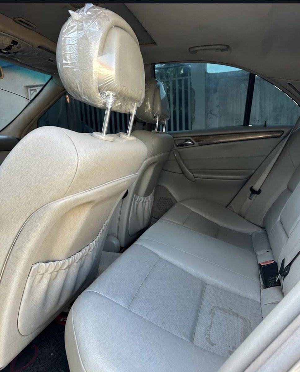 Automall_ng's tweet image. Extremely clean Mercedes Benz C230
2007 model
Price:5.6m
Location: Kaduna
@abujastreets @__yellows
Retweet pls馃檹