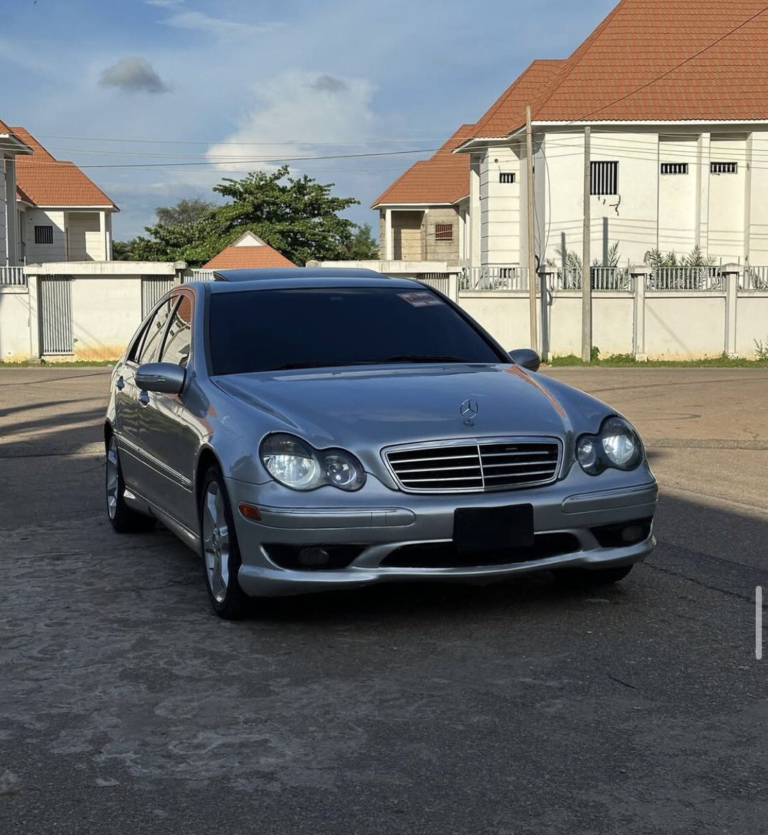 Automall_ng's tweet image. Extremely clean Mercedes Benz C230
2007 model
Price:5.6m
Location: Kaduna
@abujastreets @__yellows
Retweet pls馃檹