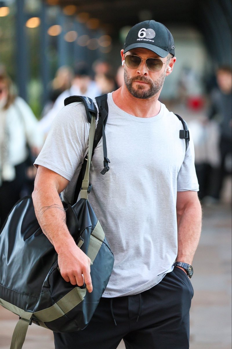 THOR2O11's tweet image. he is so handsome…….