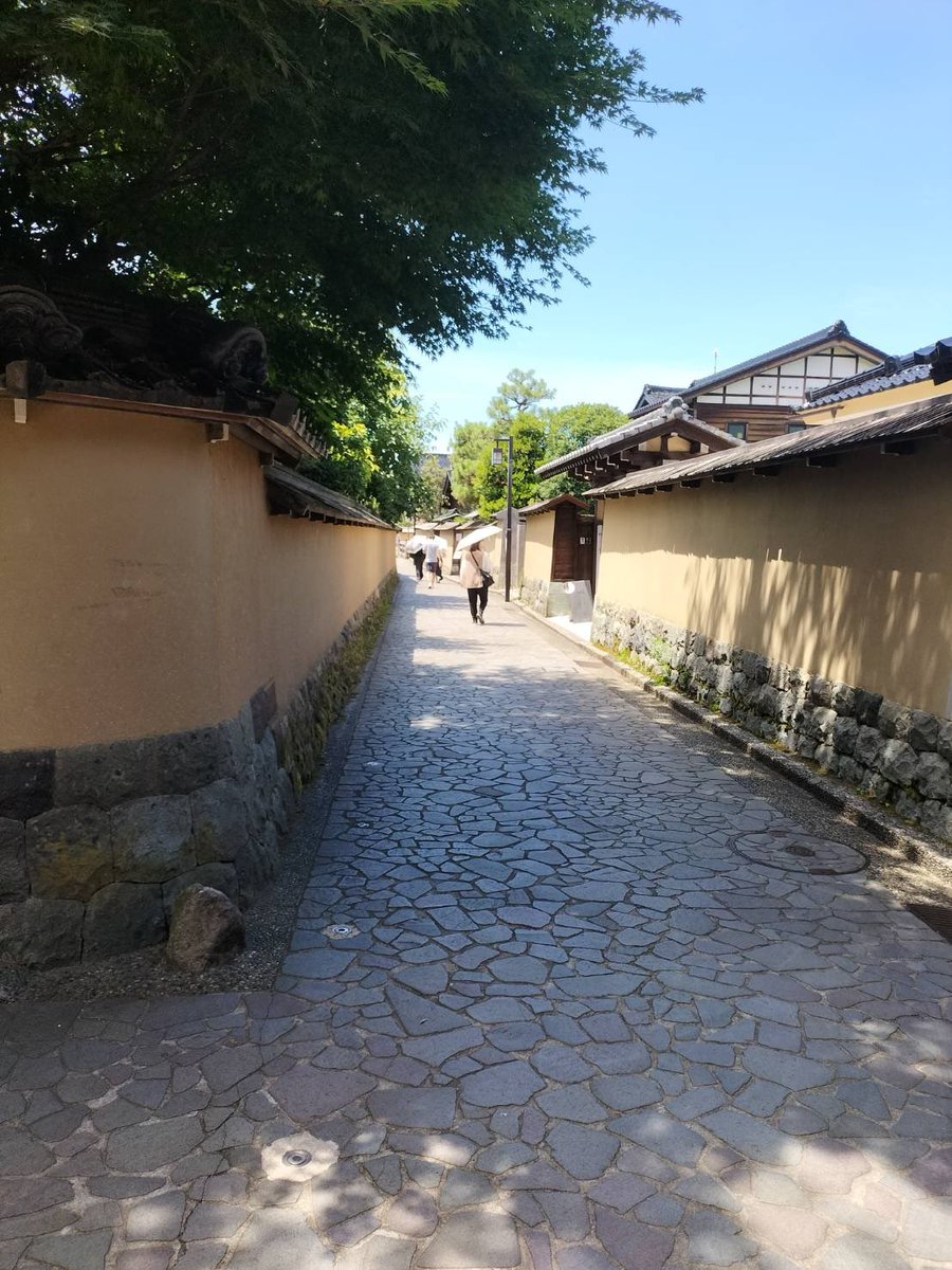 mimozaTokyo's tweet image. こんにちは
金沢旅行していますってA8アフィリエイトの友人からLINEです。
いい景色!優雅な雰囲気が伝わってきました。ご夫婦旅行ですって✈️
暑い🥵暑い🥵ワ〜
ごゆっくり楽しんでくださ〜い🌺