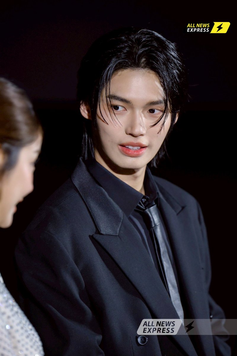 ALLNewsEXPRESS1's tweet image. [เก็บตก] รอยยิ้มกรุ้มกริ่ม!! &quot;วิน เมธวิน&quot; ในงาน บุหงาหมื่นภมร “Enigma Black Stage First Screening” 

#EnigmaBlackStageEP1
#EnigmaBlackStage
#winmetawin
#บุหงาหมื่นภมร #EnigmaSeries
#GMMTV

📌สามารถติดตามชมซีรีส์ “บุหงาหมื่นภมร ENIGMA BLACK STAGE” ได้ทุกวันเสาร์ เวลา 20:30 น.…