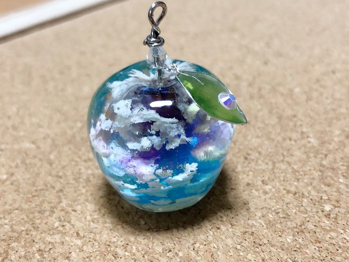 handmade_labo's tweet image. リンゴが作れるモールドです( ´͈ ᵕ `͈ )
作例は優氷様（@@spoonfulmagic27)よりご提供いただいてます。

handmadelabo.jp/ca68/387/p-r-s/

#レジン　#レジン好きな方と繋がりたい #resin #シリコンモールド #レジン用モールド