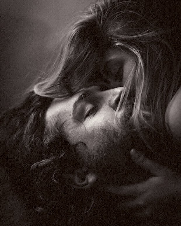 Linconnue11Pat's tweet image. « Avec toi, maintenant, combien tendre est la nuit. »

~ John Keats ~
