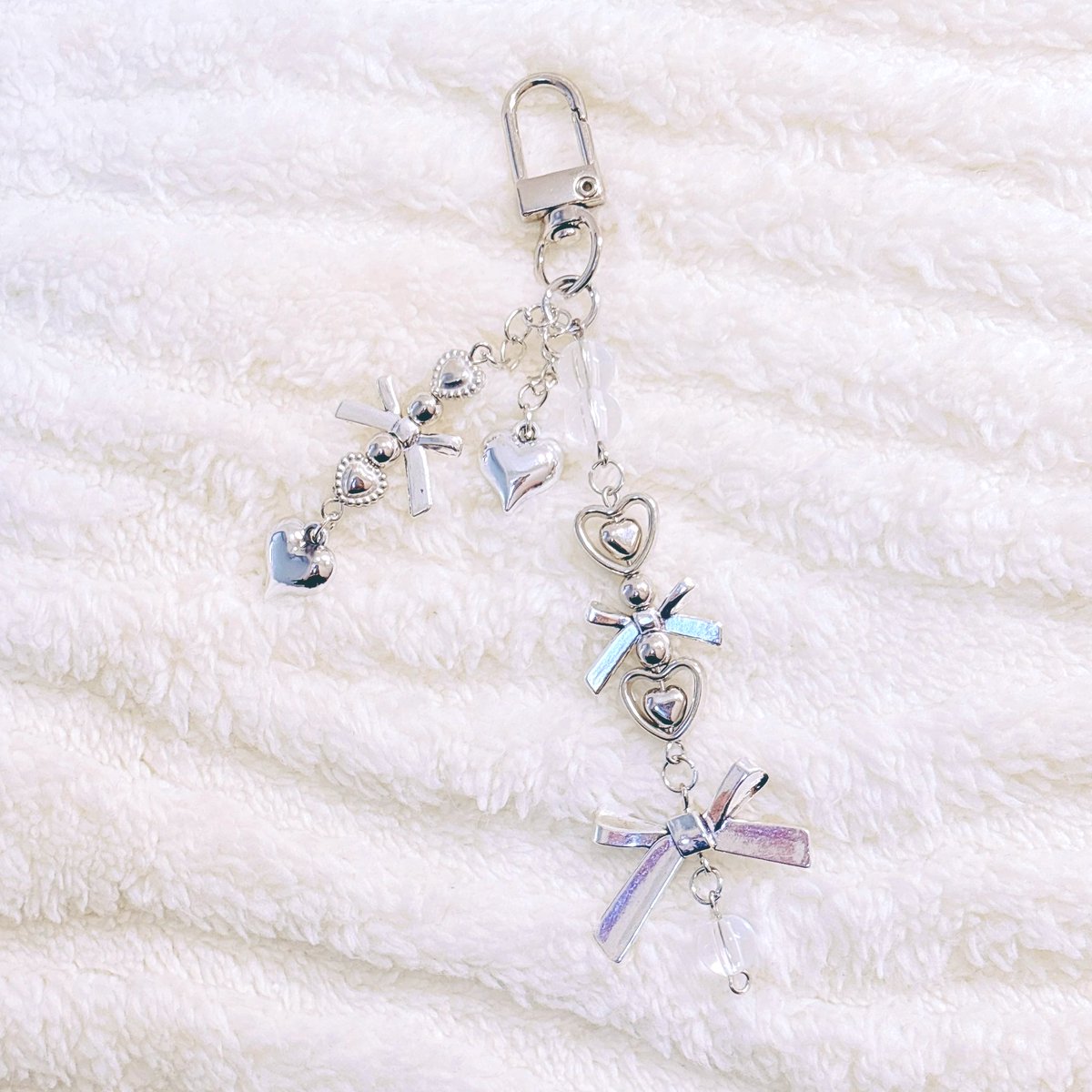 s_____i18's tweet image. 妹から作ってって言われたから華奢目のストラップ作った(ᐡᵕ̤ ·̫ ᵕ̤ᐡ)🎀