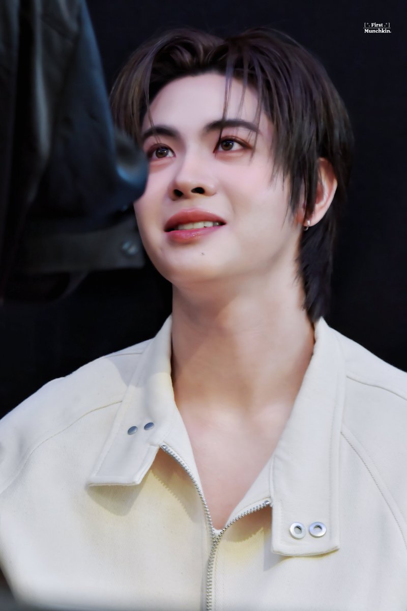 1stmunchk's tweet image. 📸 : 𝟮𝟳•𝟬𝟳•𝟮𝟱 | 𝘾𝙚𝙣𝙩𝙧𝙖𝙡 𝙒𝙤𝙧𝙡𝙙
🐰: #Firstone | @firstone_wnk 

• นั่งฟังบรีฟงานตาแป๋วเลยย 🥰🤲🏻

☘︎ #praewtalk2025xTleFirstOne
☘︎ #1stMunchkSnap