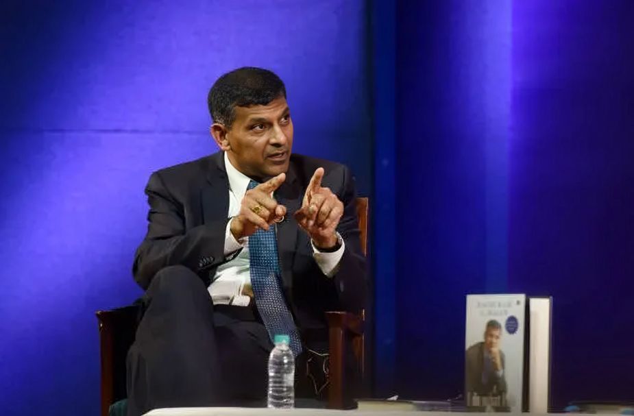 IndianTechGuide's tweet image. 🚨 There is no room for another China. The conditions that allowed China to rise through mass manufacturing simply no longer exist: Raghuram Rajan.