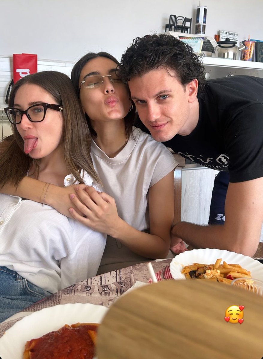 taysmina's tweet image. this pic is so cute 💔