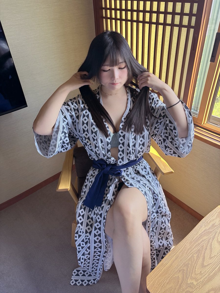 Amygdala_broken's tweet photo. 旅館の浴衣って気づいたら脱げてるよねえ https://t.co/QTiqoHTFH0
