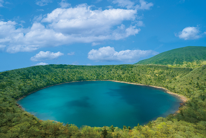 jalannet's tweet image. #九州 の #涼しい絶景スポット
暑い夏でも景色を楽しみたいですよね🌞今回は涼しく眺められる絶景をご紹介します❣
📍稲積水中鍾乳洞【大分県・豊後大野市】
洞内温度は16℃。世界でも珍しい水中鍾乳洞。
📍俵山峠展望所【熊本県・南阿蘇村】
阿蘇のリアル全景が広がる標高710mの展望所。…