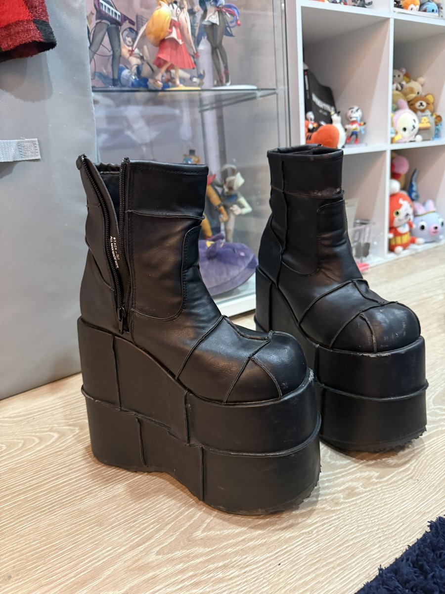 VanityUwU's tweet image. These came in yesterday I’m gonna finally look down upon EVERYONE AT AFO!!! &amp;gt;:))))