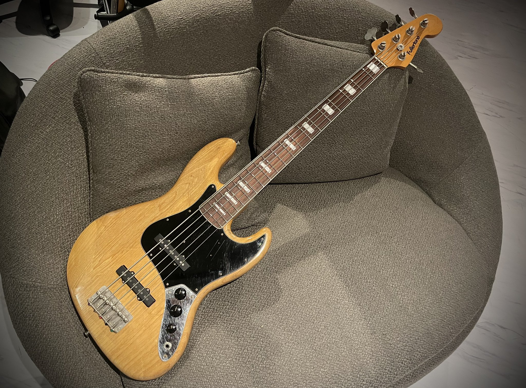 ベース Fullertone JAY-BEE 70 5st Fullertone Guitars初の5弦の70'sが登場！JAY-BEE 70 5st