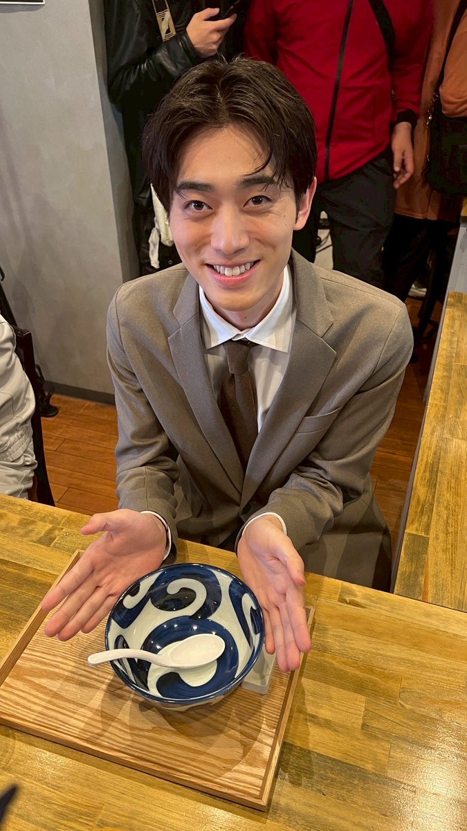 oshidoraEX's tweet image. ◤1〜4話まで全話見逃し配信中🤍◢
♡♥︎#リベスパ オフショット♥︎♡
ラーメン屋のシーン撮影後…
ラーメンを綺麗に完食していました🍜
#TVer で第4話を #おかわりスパイ 🖤
🔗 tver.jp/episodes/epgna…
#リベンジスパイ #見ーっけ👌
#大地伸永
#大橋和也 #なにわ男子
#オシドラサタデー…