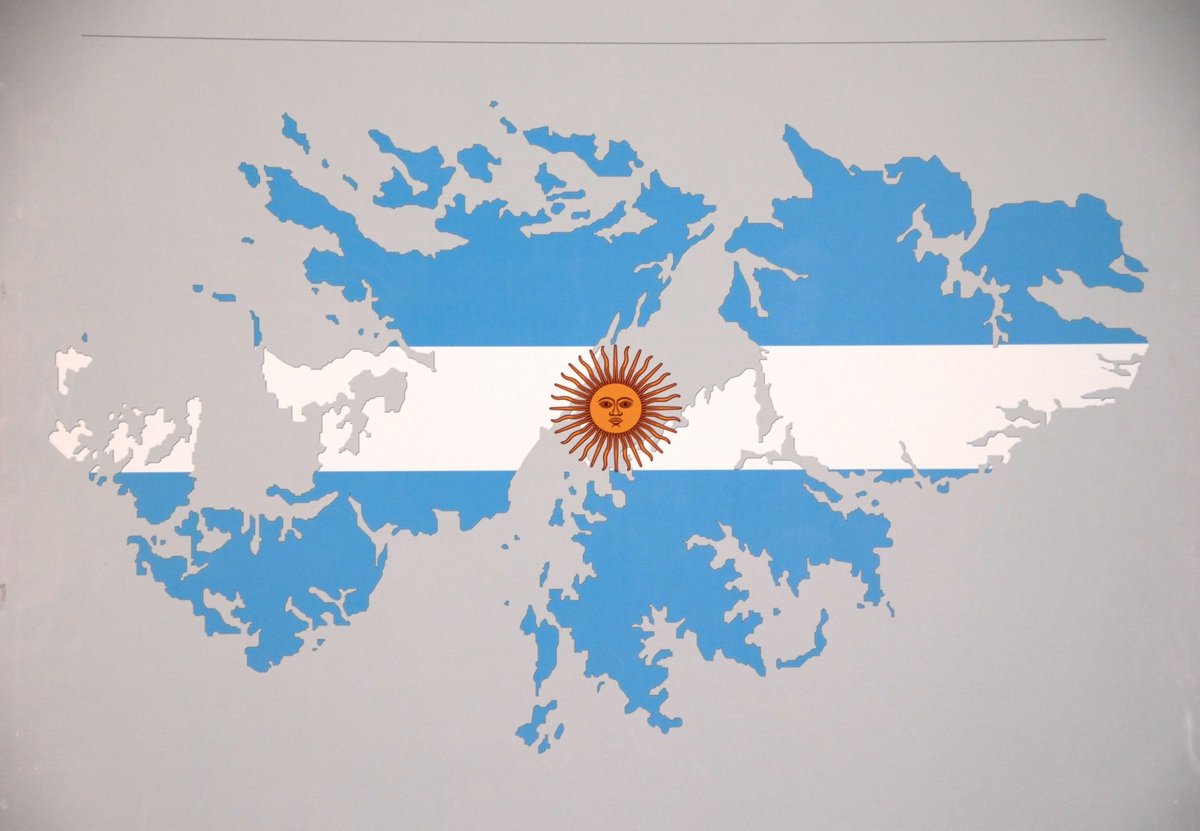 PFLisandro's tweet image. ⚫ Qué van a hacer por Malvinas, le pregunto al que me viene a pedir el voto para X o Y.
"Seguir reclamando."
No sirve.
Desde los Acuerdos de Madrid (1989/90), Londres pasó de 11.400 km2 a 1.650.000 km2.
Hacen falta resultados. El "diálogo" no nos dio una sola victoria real.