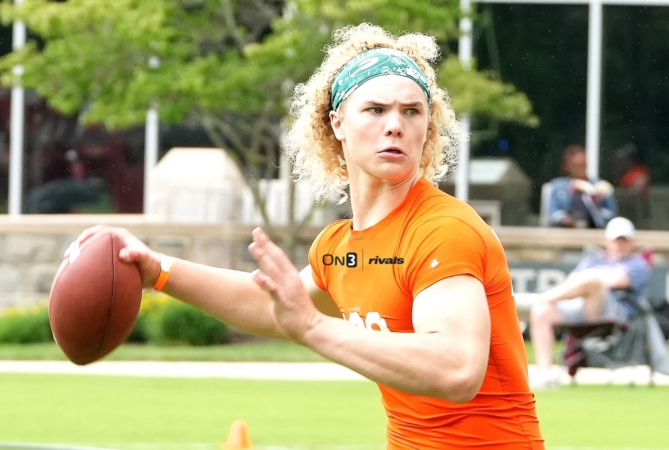 Will Vapreps Garlick (@willvapreps) on Twitter photo Glenvar quarterback Brody Dawyot <a href="/b_dawyot/">Brody Dawyot</a> received an in-state offer from UVA. Dawyot was the Class 2 Offensive Player of the Year after tossing 48 touchdowns as a junior for Glenvar. He is committed to Charlotte.
on3.com/boards/threads… Glenvar quarterback Brody Dawyot <a href="/b_dawyot/">Brody Dawyot</a> received an in-state offer from UVA. Dawyot was the Class 2 Offensive Player of the Year after tossing 48 touchdowns as a junior for Glenvar. He is committed to Charlotte.
on3.com/boards/threads…