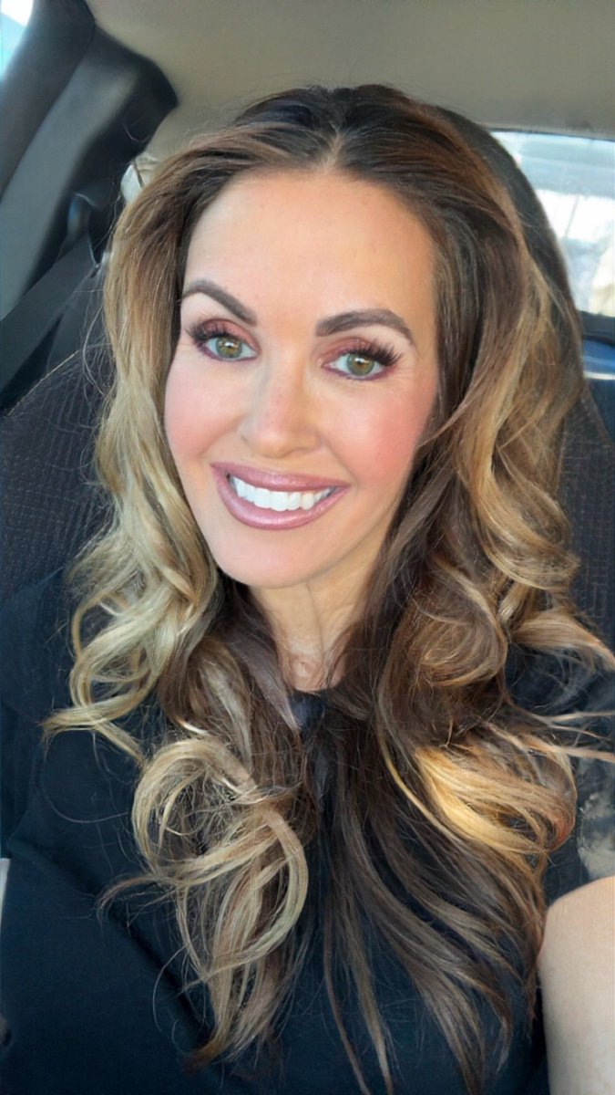 calidaysay's tweet image. Sunday selfie self care day! Hope everyone has a great week!