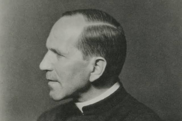 julienries13's tweet image. “Não há nenhum de nossos atos que não seja chamado a se tornar a pedra angular da catedral que devemos nos tornar”.

— Maurice Zundel, “L’Humble présence” O.S.B.