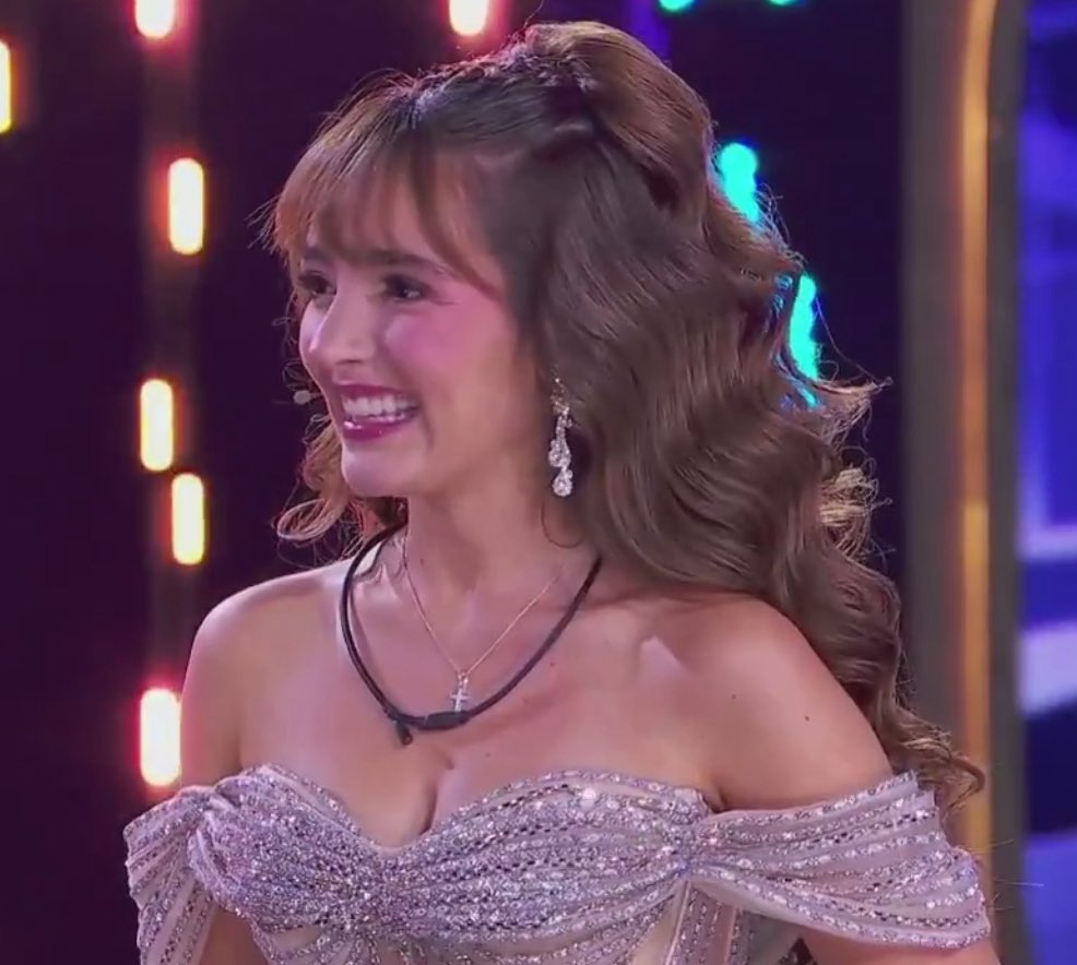 oswaldomujica's tweet image. Los kilos de extensiones de Elaine Haro me dieron vibras de Megara. 
#LaCasaDeLosFamososMx