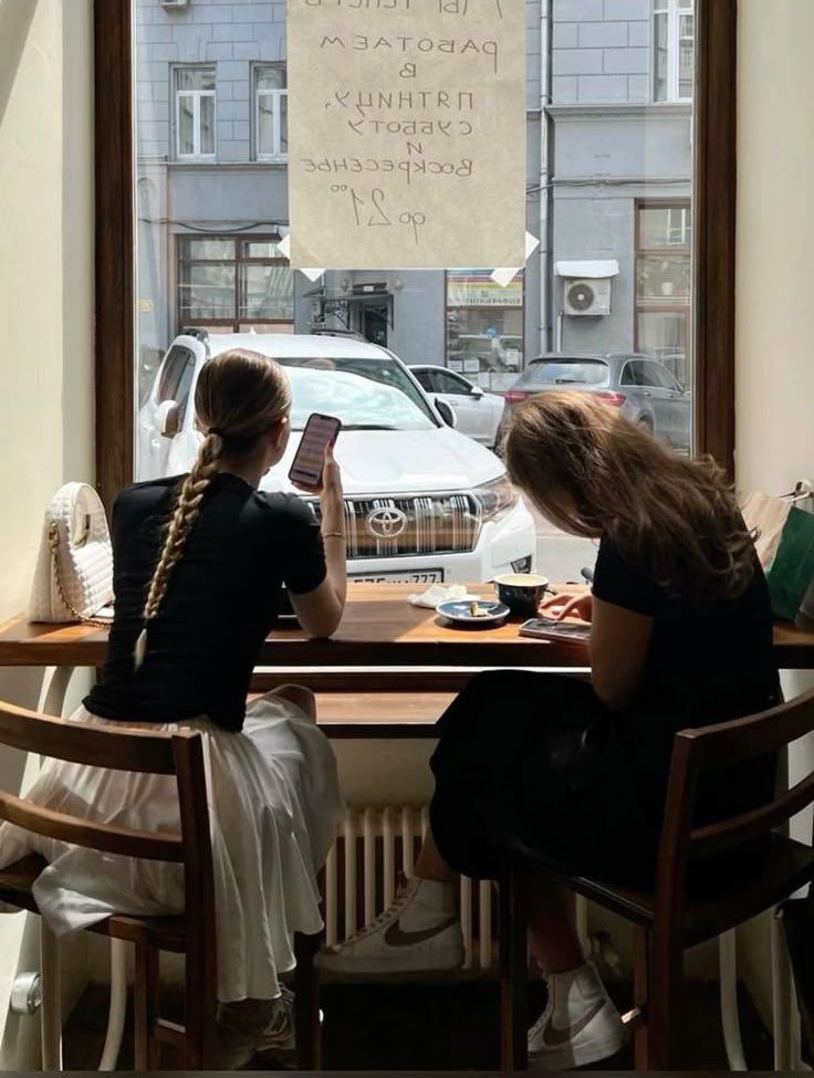modernlilithh's tweet image. monday 🤎