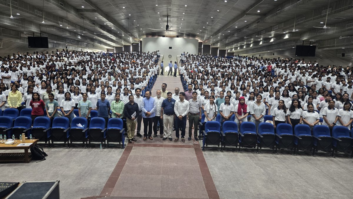 iitroorkee's tweet image. IIT Roorkee welcomes the new UG batch with an orientation program marking the start of an exciting academic journey. Through interactive sessions, students are introduced to the institute’s legacy, academic culture & opportunities ahead. Best wishes!
#IITRoorkee #Orientation2025