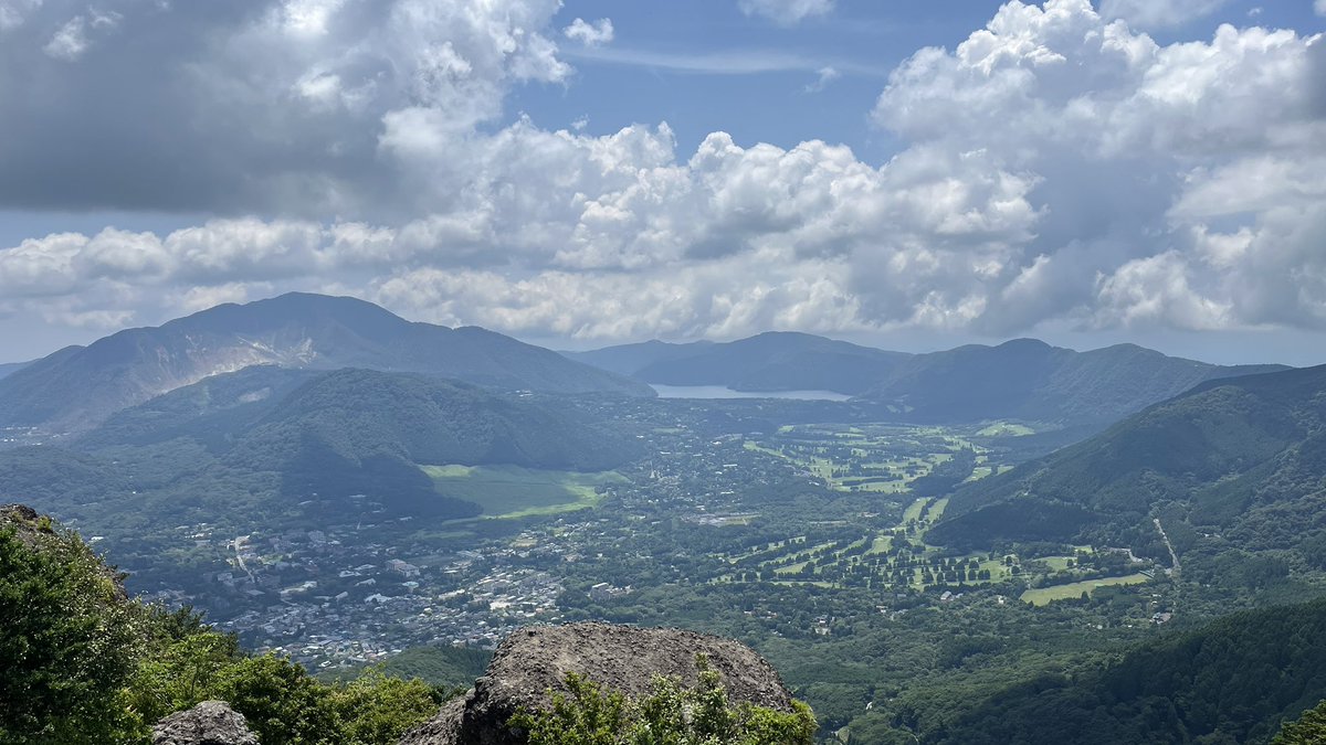 966folm's tweet image. 2年ぶり登頂
富士山は見えず
仙石原方面は眺望最高
ﾃﾞｪｰｰｰｰﾝ