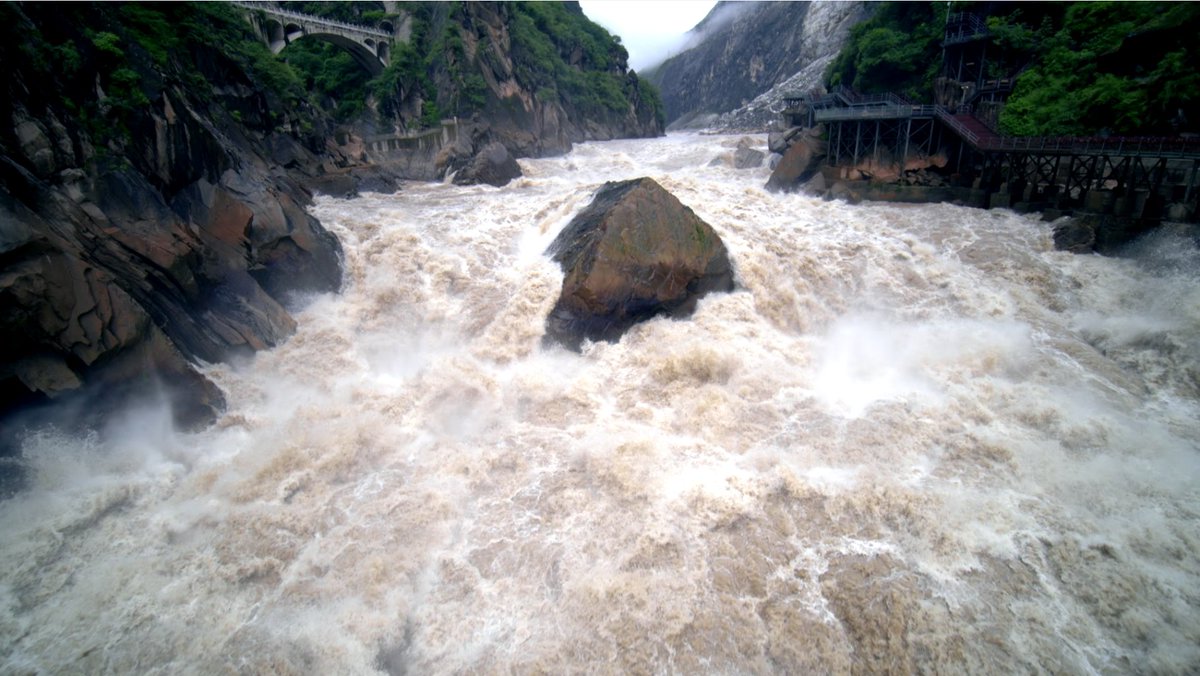 CGTNOfficial's tweet photo. Brace yourself for one of China’s most breathtaking sights: Tiger Leaping Gorge in Yunnan Province.
Carved by the powerful Jinsha River, this dramatic gorge offers not only jaw-dropping views but also a refreshing break from the summer heat. #ChinaTravel #ChillInSummer #ChinaSeen