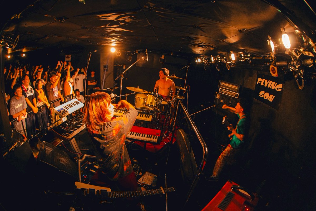 MLG_band's tweet image. モーモールルギャバン20周年ツアー仙台FLYING SONにお集まりいただいた皆様ありがとうございました!ケイタ爆発とゴージャスオナニーサポートからテンションMAXで、鉄風東京の若く熱くまっすぐな演奏に心打たれました。素晴らしい夜をありがとうございました!
photo by @LuckyHappySHUN