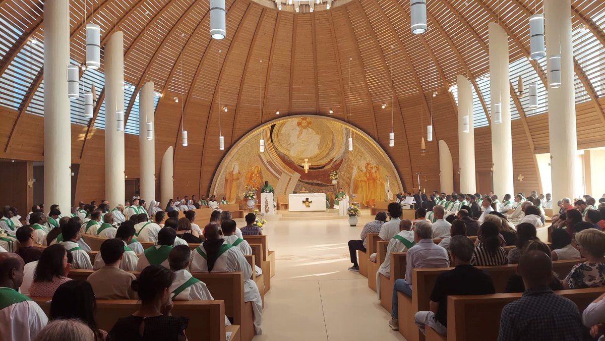 FriarEmma1's tweet image. Let us pray with today's Gospel Reading (Matthew 13:31-35)
Almighty Father,
You are the Divine Sower who plants seeds of your Kingdom in the hidden soil of our hearts. As we begin this new week, we meditate on the parables of the mustard seed and the yeast, reminded that Your…