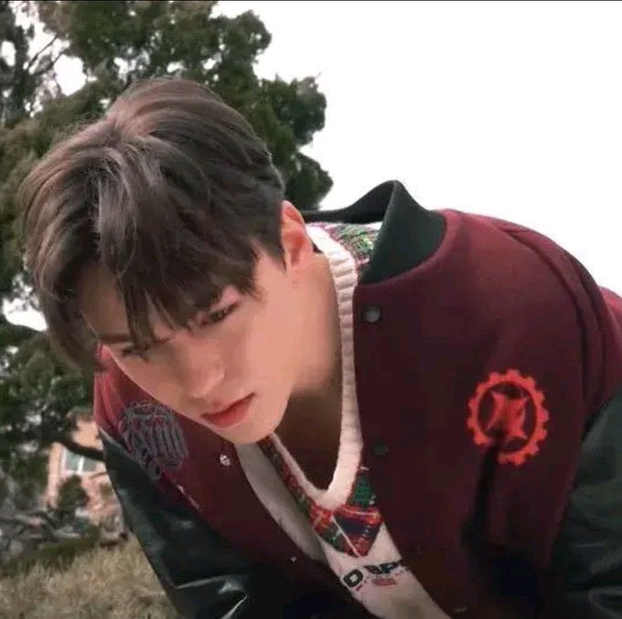 sy0ng_5's tweet image. 논프가되어가고잇는거가틈