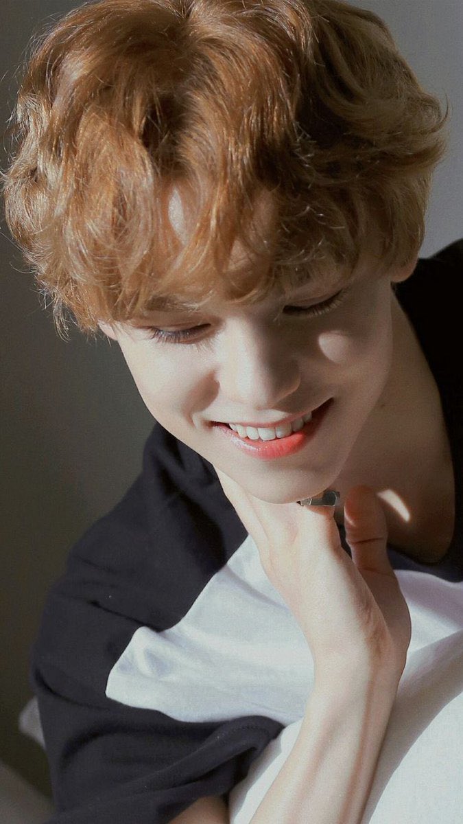 sy0ng_5's tweet image. 논프가되어가고잇는거가틈
