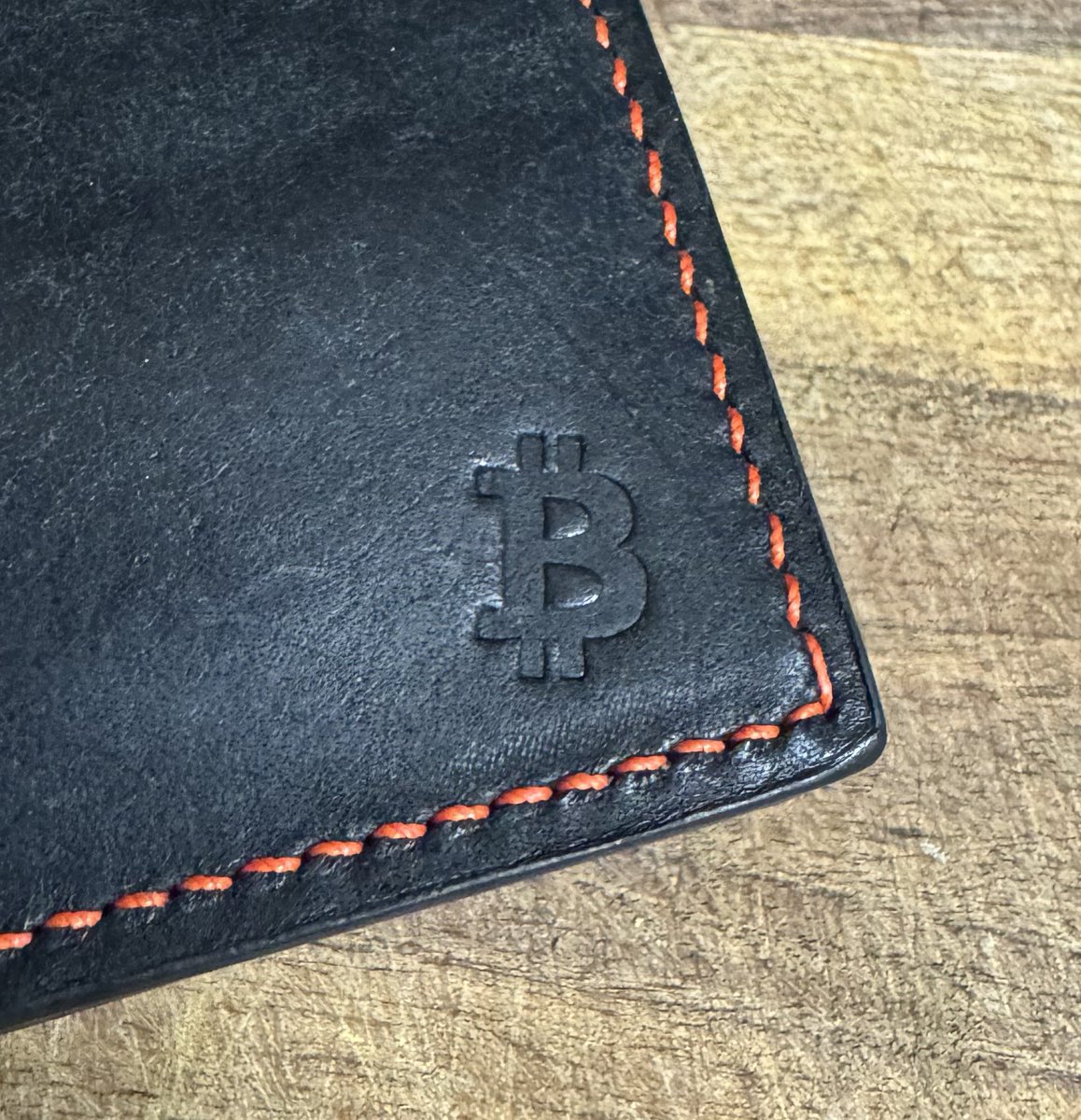 BTC_Elementary's tweet image. Next time you need a wallet, hit up @TheLeatherMint.
Superb quality. Accepts bitcoin.
You won’t regret it.