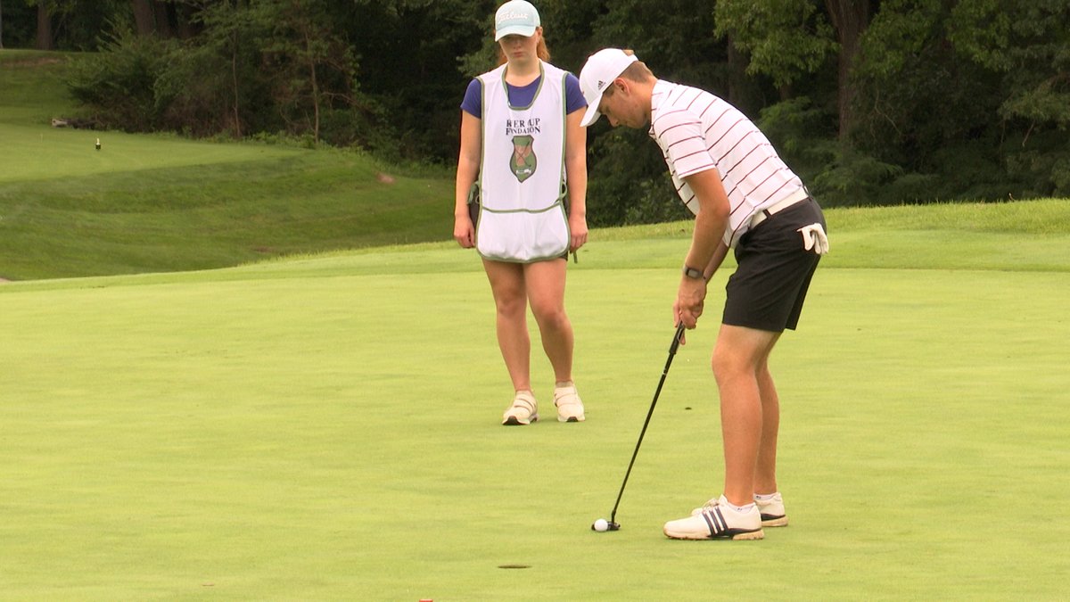 pmc3_83's tweet image. WMBD Sports Recap: Bradley men's basketball signing autographs and throwing out 1st pitches at Dozer Park.
Highlights from the Junior River Cup and the Tri-County Tennis Tournament finals.
Story: centralillinoisproud.com/sports/local-s…