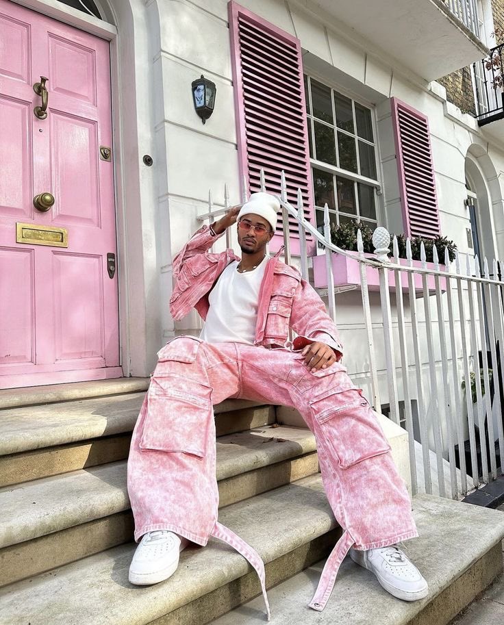 frankifier3000's tweet image. I want pink clothes……