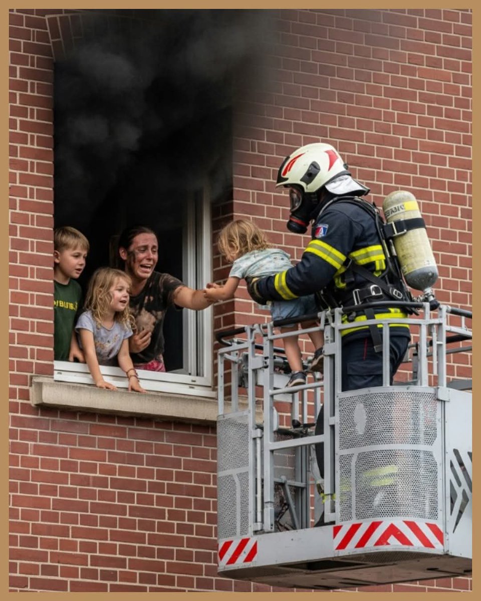 sophiaBlakerx's tweet image. Firefighters risk everything to save lives. If they deserve one thing, it&apos;s our respect. 🚒💪❤️‍🔥👏