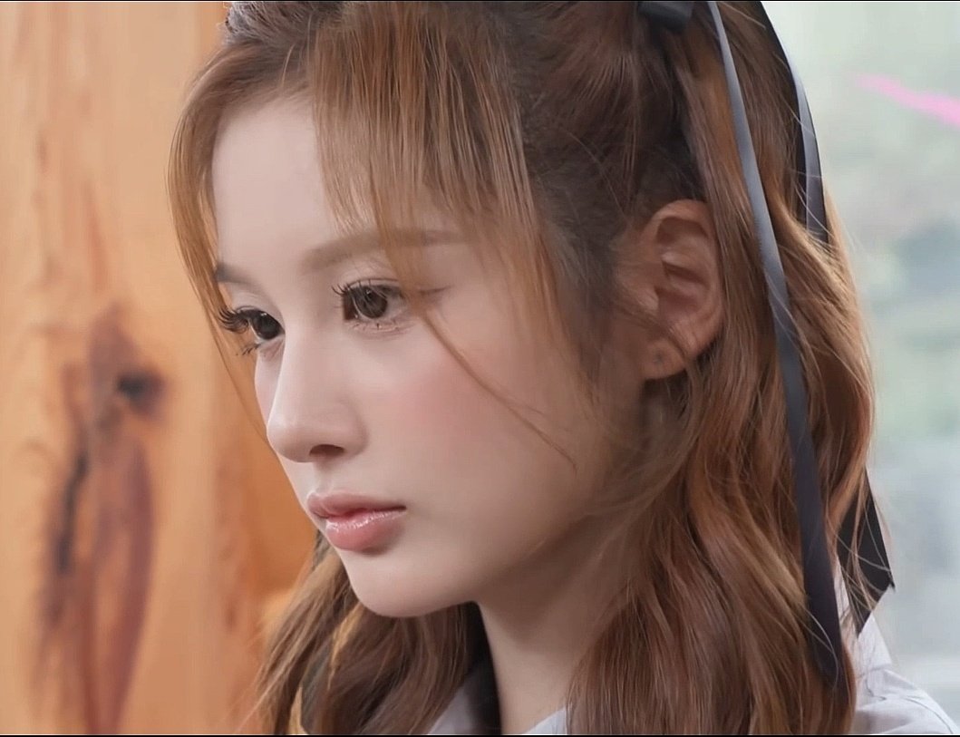 SULLYOON_1's tweet image. 最近のソリュンさん、どのヘアメも似合いすぎてて本当にどうしよう、、👼🏻👼🏻👼🏻
#NMIXX #엔믹스
#SULLYOON #설윤