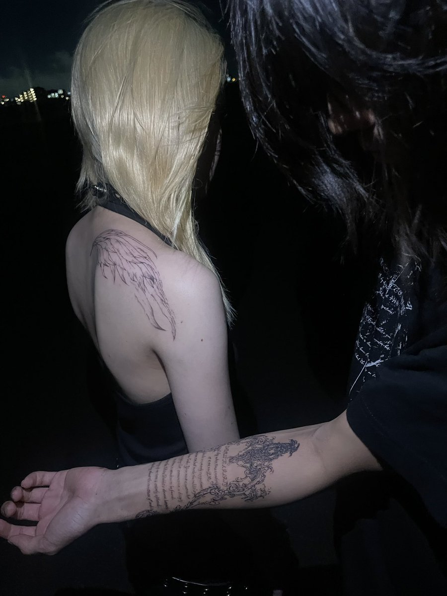 とむら tweet media